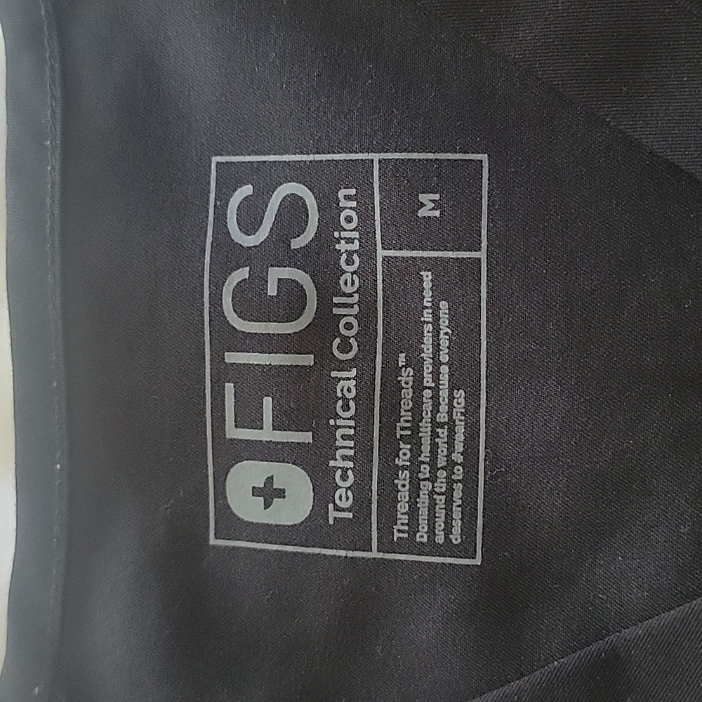FIGS SCRUB TOP - Picture 5 of 10